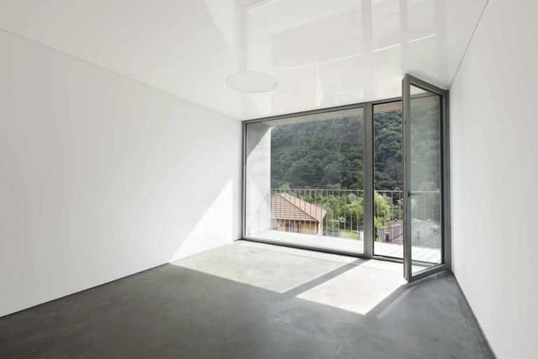 Alitherm single doors with glazed sidelight