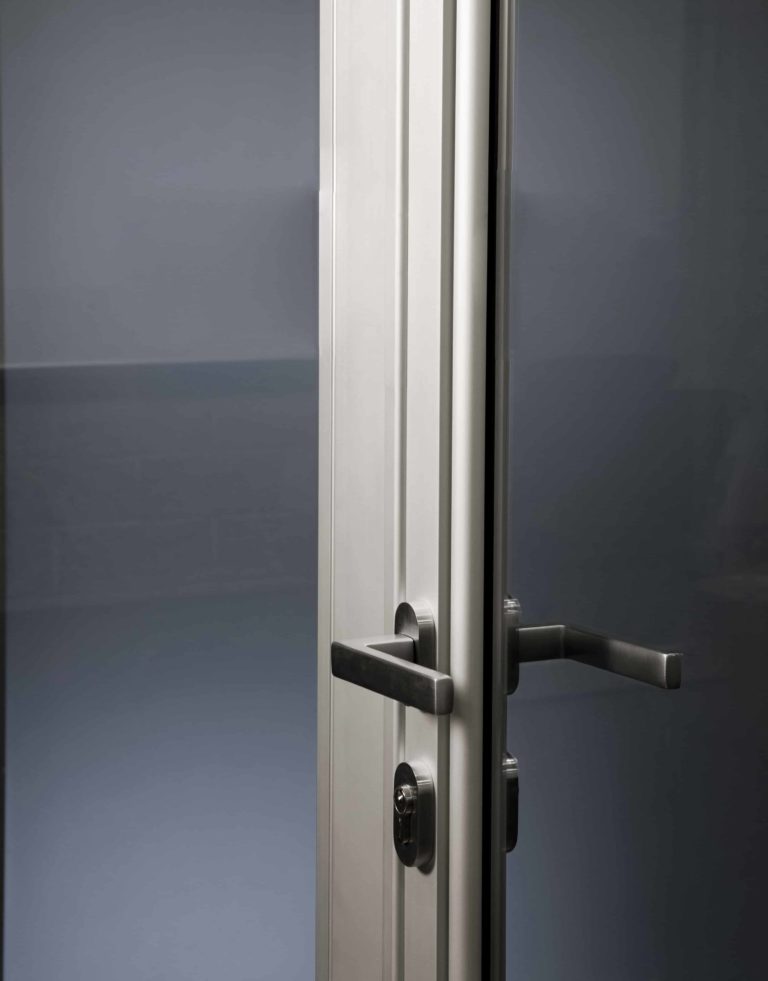 security handle on Alitherm single doors